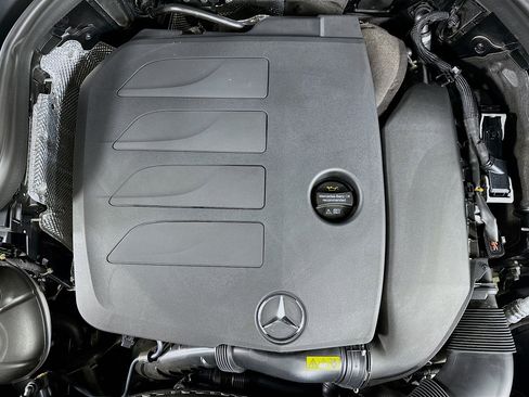 Used 2022 Mercedes-Benz GLC 300 w/ Multimedia Package Lite image 35