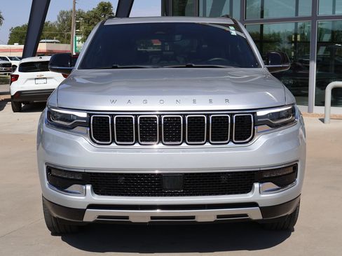 Used 2024 Jeep Wagoneer L Series III w/ Premium Group I AWD/4WD image 3