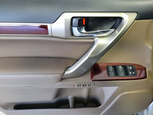 Used 2019 Lexus GX 460 image 20