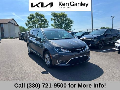 Used 2017 Chrysler Pacifica Touring-L Plus w/ Advanced Safetytec Group FWD image 3