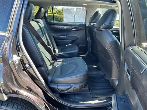 Used 2022 Toyota Highlander Platinum AWD/4WD image 33