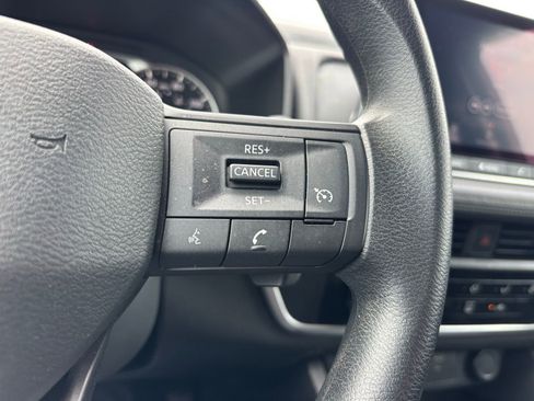 Used 2025 Nissan Rogue S FWD image 21