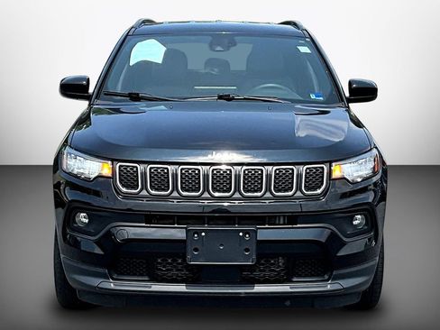 Used 2024 Jeep Compass Latitude AWD/4WD image 2