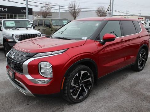 Used 2024 Mitsubishi Outlander SE AWD/4WD image 2