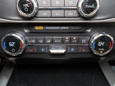 Used 2022 Ford F250 Platinum w/ FX4 Off-Road Package image 25