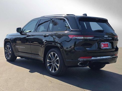 Used 2022 Jeep Grand Cherokee Overland w/ Luxury Tech Group IV AWD/4WD image 5