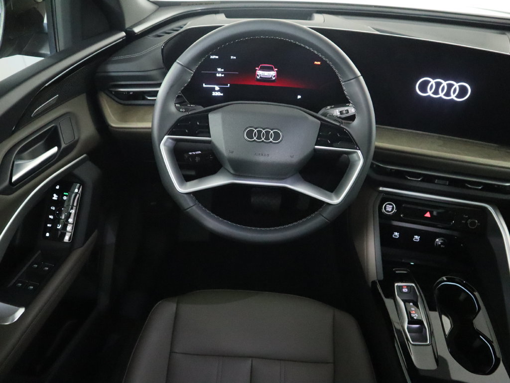 Used 2025 Audi Q5 Premium w/ Premium Plus AWD/4WD image 11