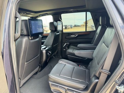 Used 2025 GMC Yukon Denali w/ Denali Reserve Package image 11
