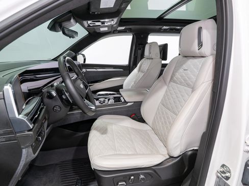 Used 2025 Cadillac Escalade V w/ LPO, Floor Liner Package AWD/4WD image 15