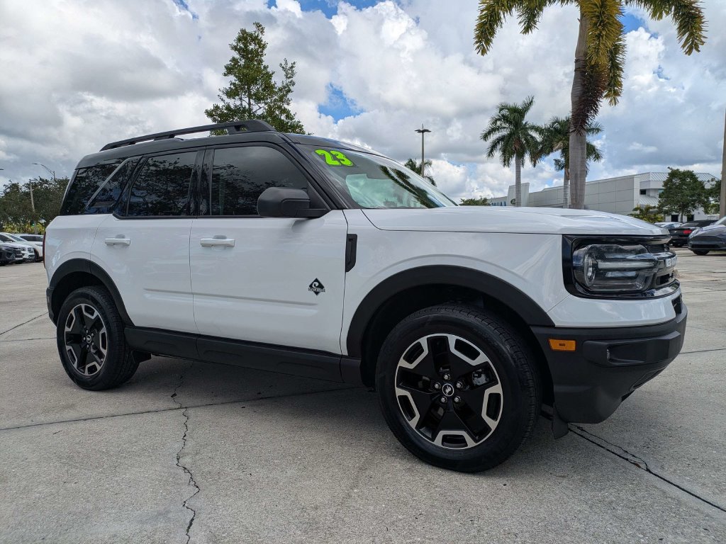 Used 2023 Ford Bronco Sport Outer Banks w/ Tech Package AWD/4WD image 2