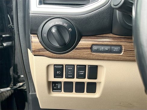 Used 2016 Nissan Titan SL image 10