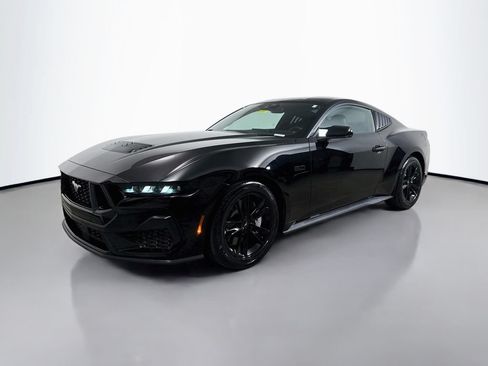 Used 2024 Ford Mustang GT RWD image 3