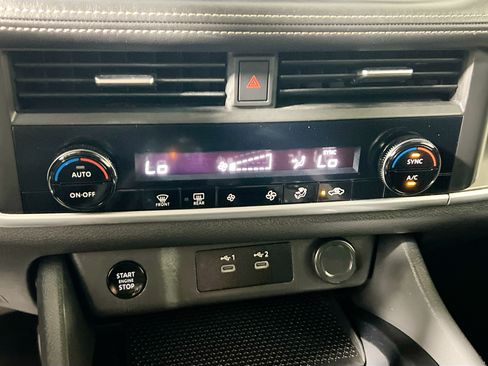 Used 2025 Nissan Rogue SV FWD image 26