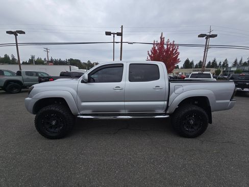 Used 2011 Toyota Tacoma 4x4 Double Cab w/ TRD Sport Pkg w/JBL Audio image 4