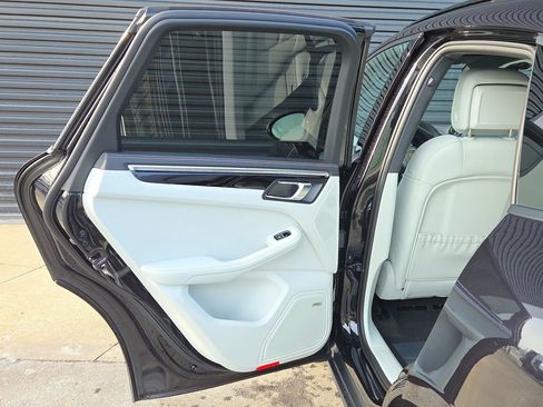 New 2026 Porsche Macan image 17