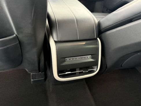 Used 2024 Lincoln Nautilus Premier image 25