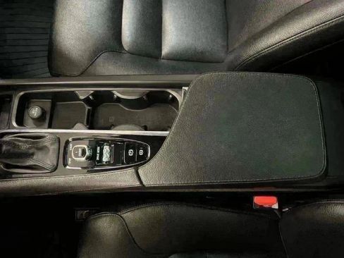 Used 2017 Volvo XC90 T5 Momentum w/ Vision Package image 23