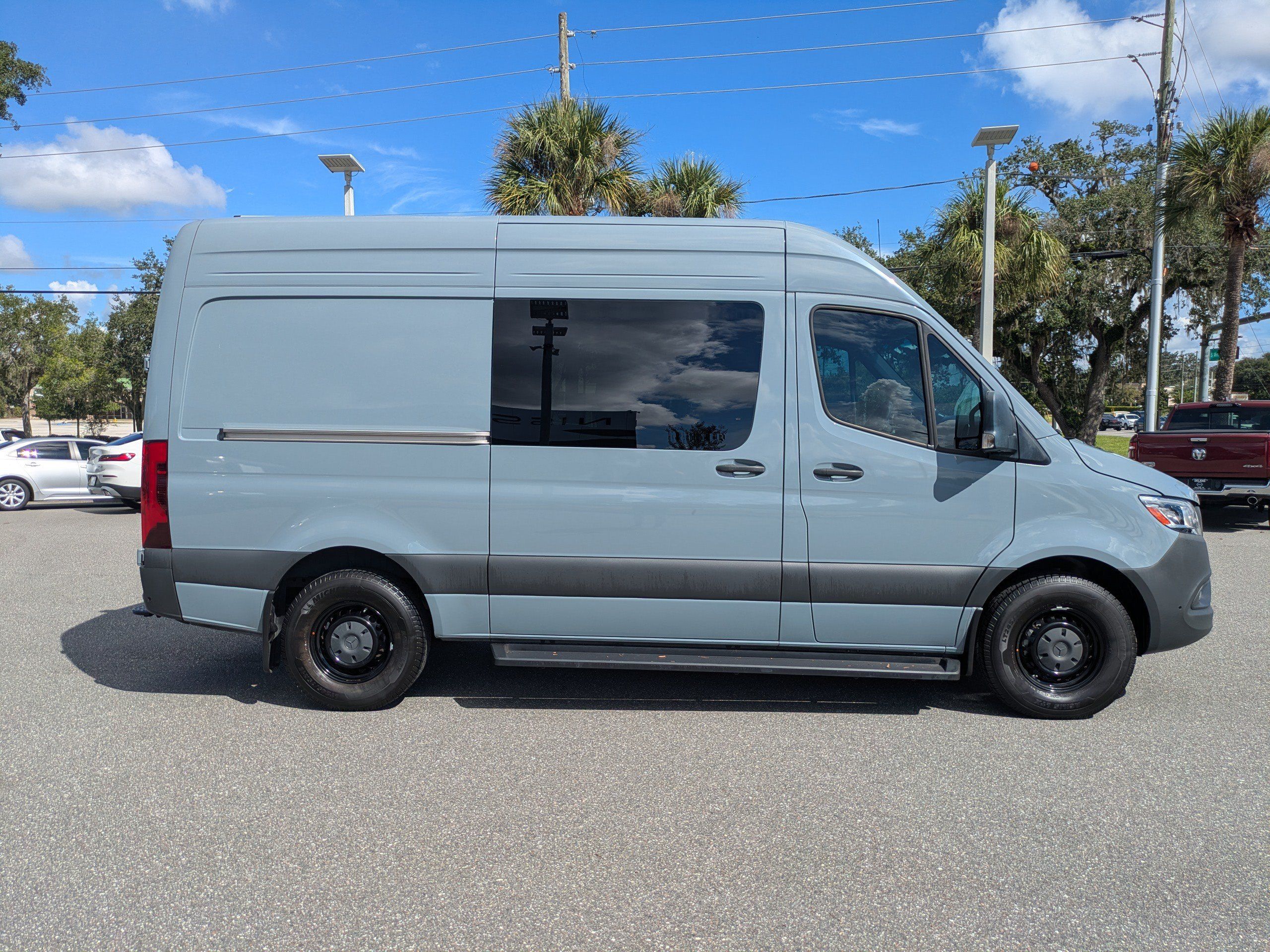 Used 2024 Mercedes-Benz Sprinter 2500 image 3