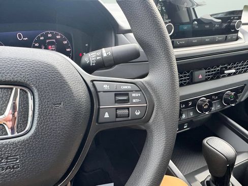 Used 2025 Honda Accord SE image 19
