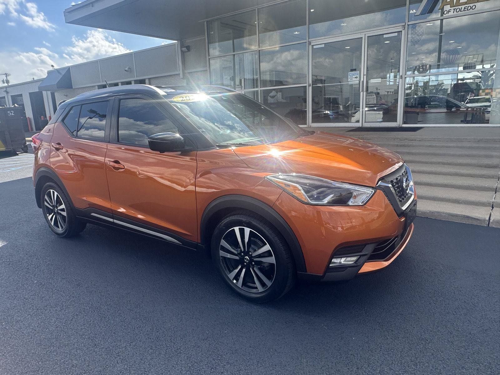 Used 2020 Nissan Kicks SR w/ SR Premium Package FWD image 2