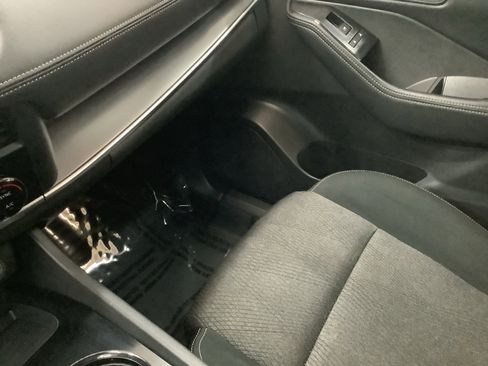 Used 2024 Nissan Rogue SV image 23