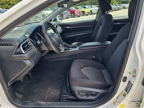 Used 2018 Toyota Camry LE FWD image 39