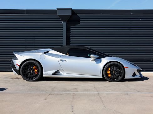 Used 2023 Lamborghini Huracan EVO image 8