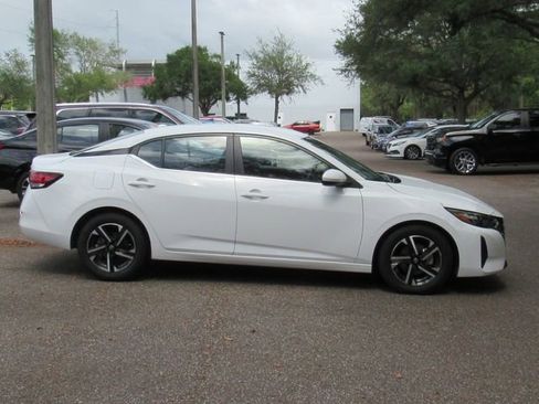Used 2024 Nissan Sentra SV FWD image 2