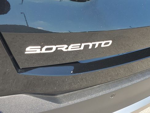 Used 2025 Kia Sorento S image 30