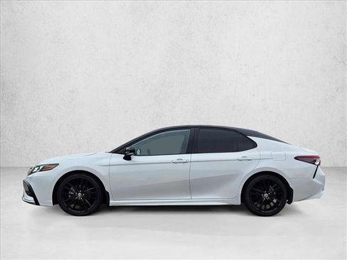 Used 2023 Toyota Camry XSE FWD image 9