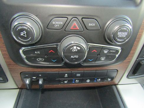 Used 2017 RAM 1500 Laramie image 35