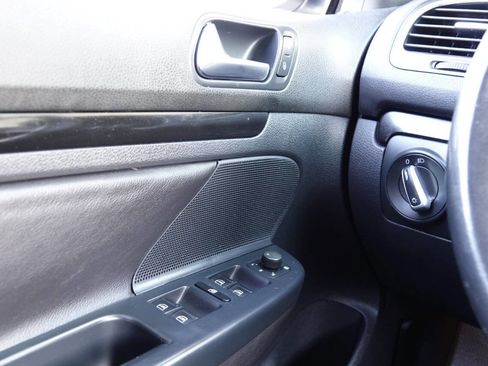 Used 2010 Volkswagen Jetta TDI FWD image 57
