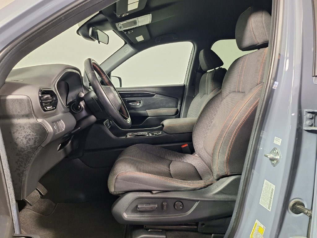 Used 2024 Honda Pilot Sport image 12
