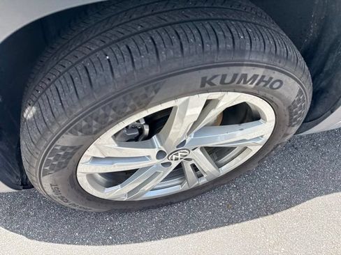 Certified 2024 Volkswagen Atlas Cross Sport SEL R-Line AWD/4WD image 4