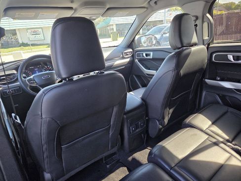 Certified 2023 Ford Explorer XLT w/ Equipment Group 202A image 5