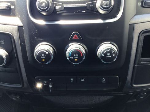 Used 2016 RAM 2500 Tradesman w/ Chrome Appearance Group AWD/4WD image 17