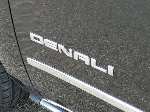 Used 2019 GMC Yukon XL Denali w/ Denali Ultimate Package AWD/4WD image 39