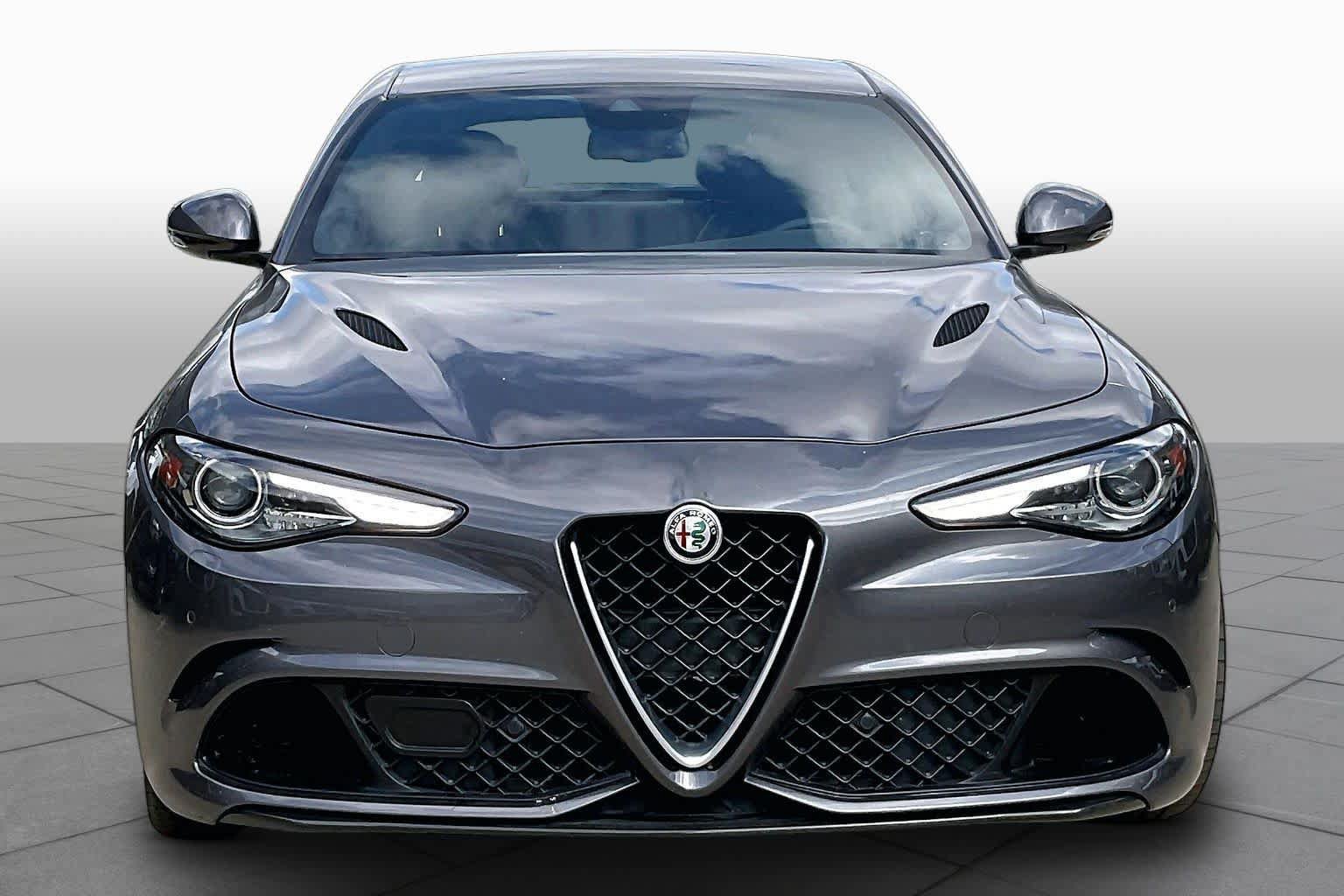 Used 2018 Alfa Romeo Giulia Quadrifoglio w/ Driver Assist Dynamic Package RWD image 4