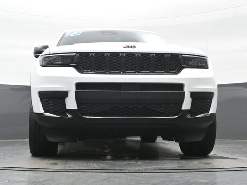 Used 2023 Jeep Grand Cherokee L Laredo image 32