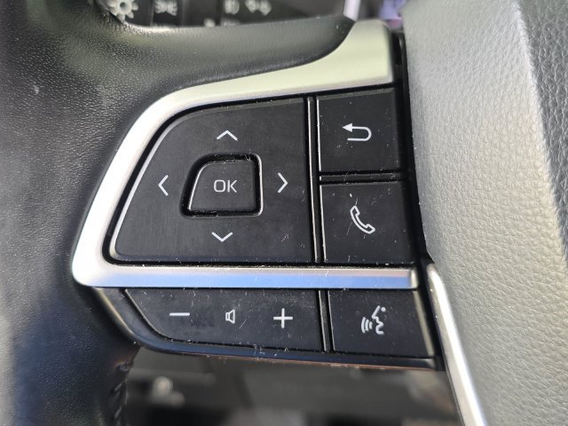 Used 2022 Toyota Highlander XLE FWD image 28