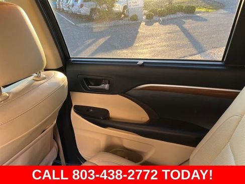 Used 2019 Toyota Highlander Limited image 14