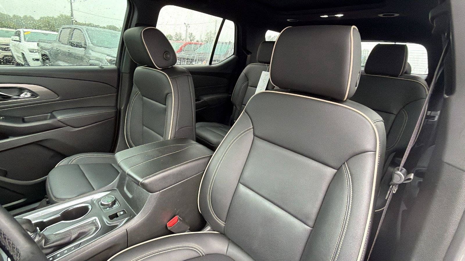 Used 2023 Chevrolet Traverse Premier FWD image 18