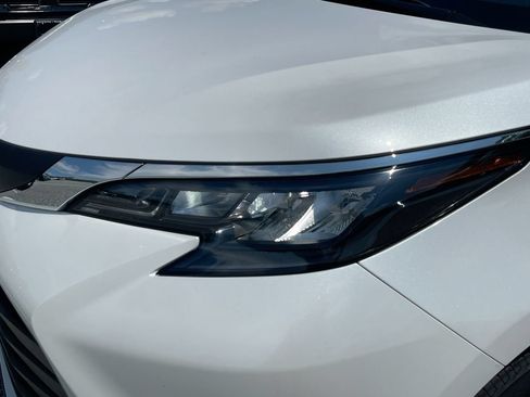 Used 2026 Toyota Sienna XLE FWD image 20
