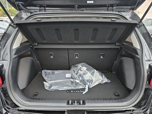 Used 2025 Hyundai Venue SEL image 15