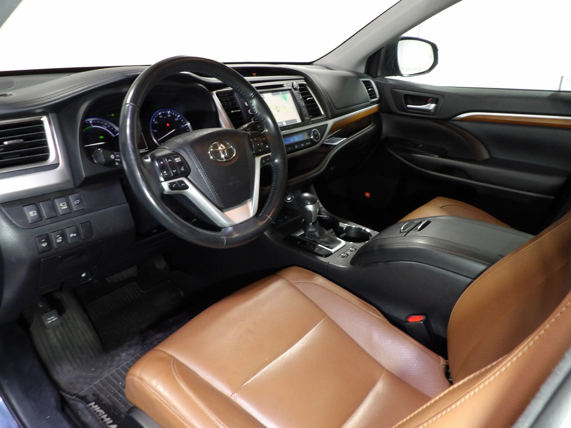 Used 2017 Toyota Highlander Limited Platinum AWD/4WD image 11