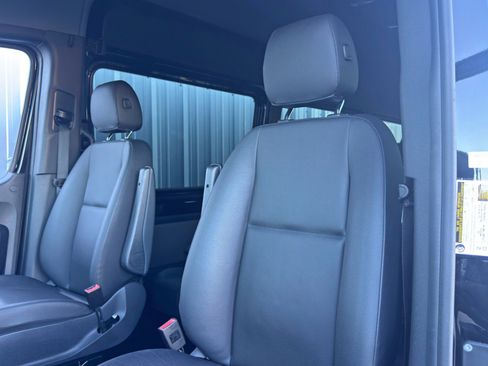 Used 2024 Mercedes-Benz Sprinter 2500 image 31