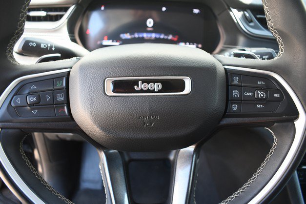 Used 2023 Jeep Grand Cherokee Laredo AWD/4WD image 30