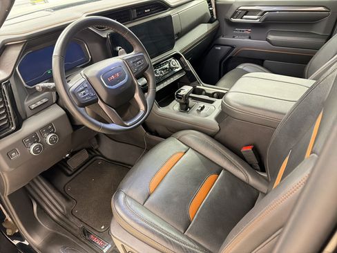 Used 2024 GMC Sierra 1500 AT4 w/ Technology Package AWD/4WD image 4