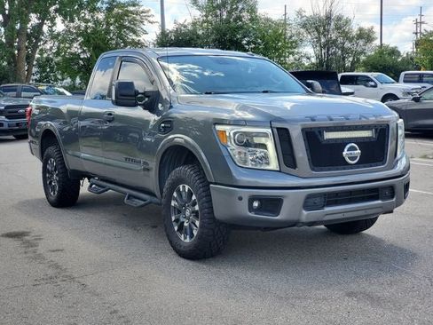 Used 2017 Nissan Titan PRO-4X w/ Pro-4x Convenience Package AWD/4WD image 2