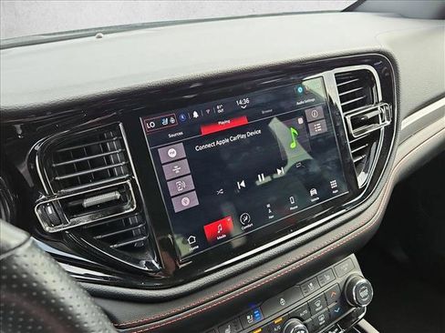 Used 2024 Dodge Durango GT image 12